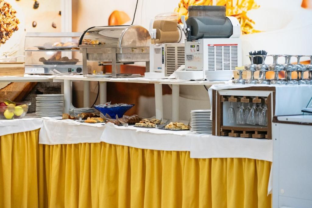 Hotel Byron มิลาโน แมริตทิมา ภายนอก รูปภาพ