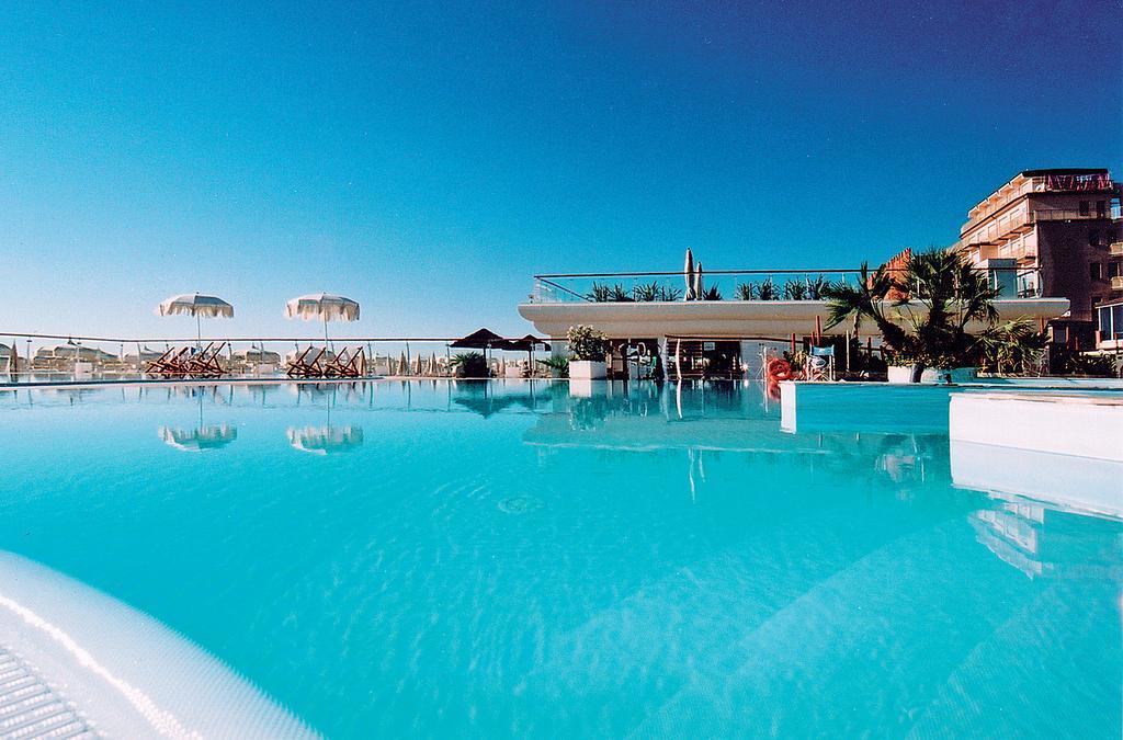 Hotel Byron มิลาโน แมริตทิมา ภายนอก รูปภาพ