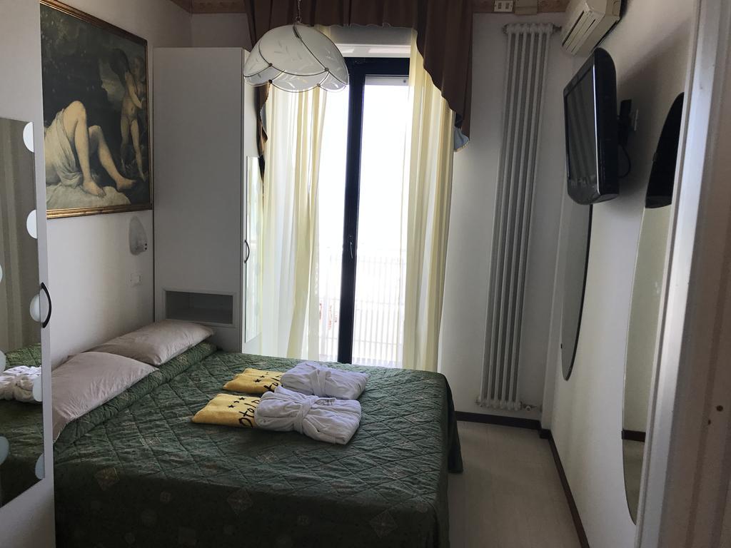 Hotel Byron มิลาโน แมริตทิมา ภายนอก รูปภาพ