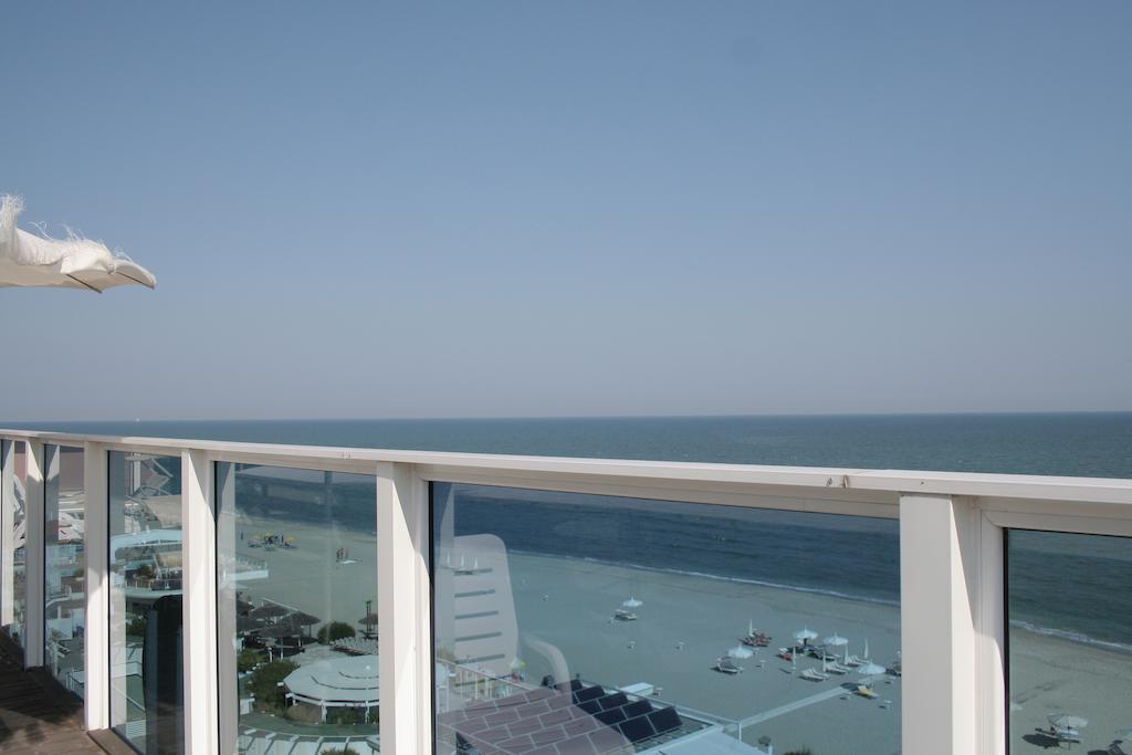 Hotel Byron มิลาโน แมริตทิมา ภายนอก รูปภาพ