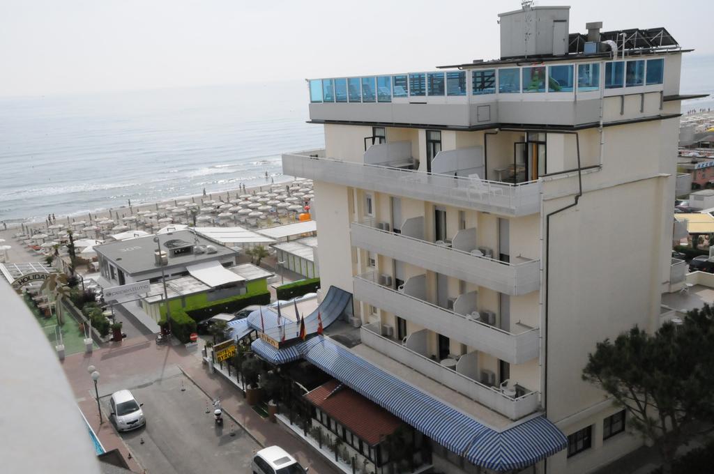 Hotel Byron มิลาโน แมริตทิมา ภายนอก รูปภาพ