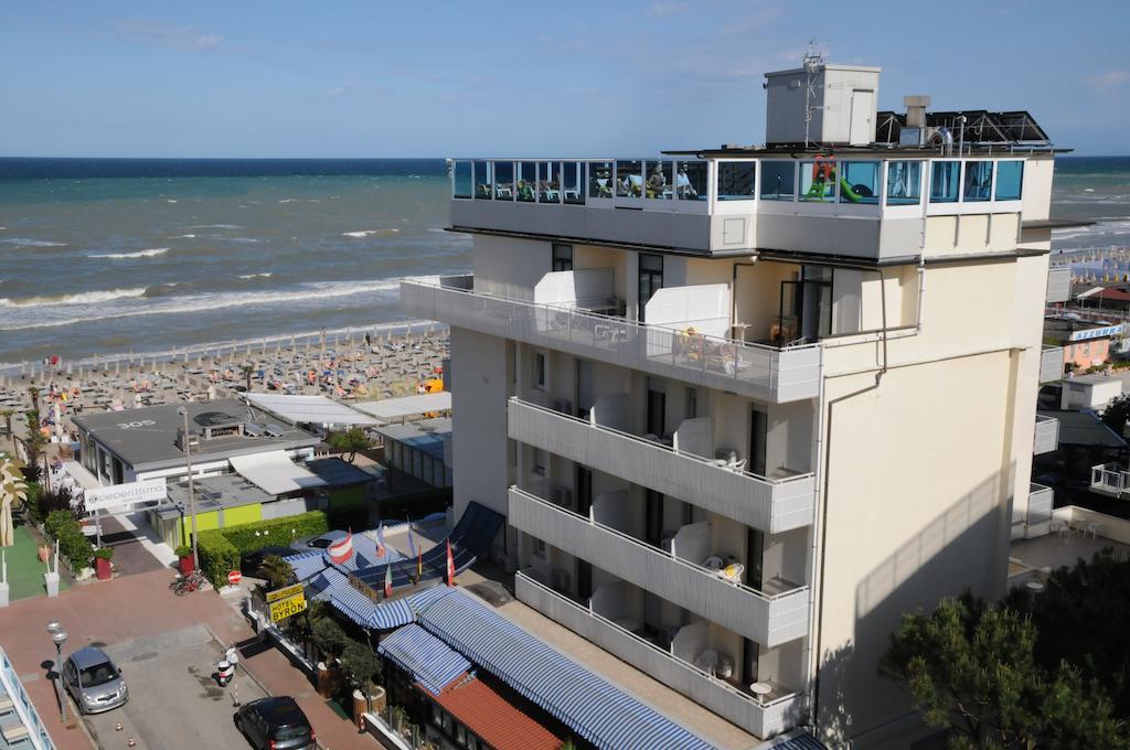 Hotel Byron มิลาโน แมริตทิมา ภายนอก รูปภาพ