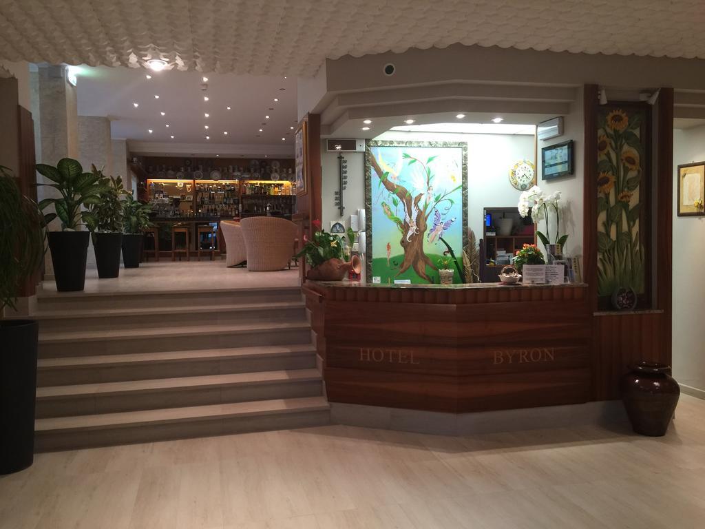 Hotel Byron มิลาโน แมริตทิมา ภายนอก รูปภาพ