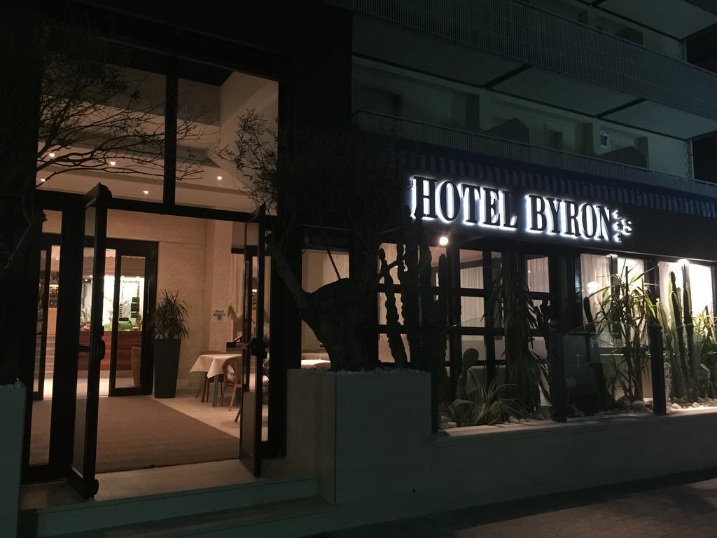 Hotel Byron มิลาโน แมริตทิมา ภายนอก รูปภาพ