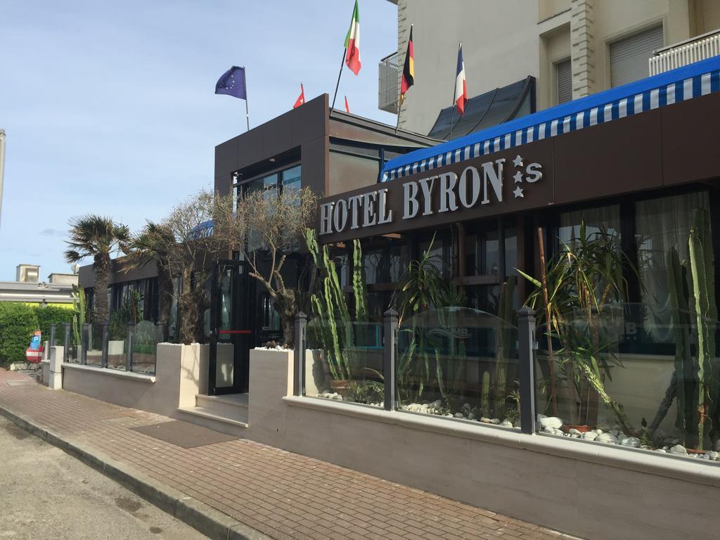 Hotel Byron มิลาโน แมริตทิมา ภายนอก รูปภาพ