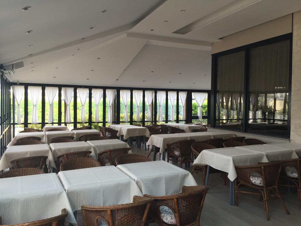 Hotel Byron มิลาโน แมริตทิมา ภายนอก รูปภาพ