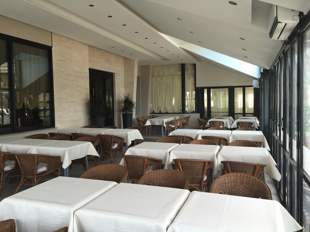 Hotel Byron มิลาโน แมริตทิมา ภายนอก รูปภาพ