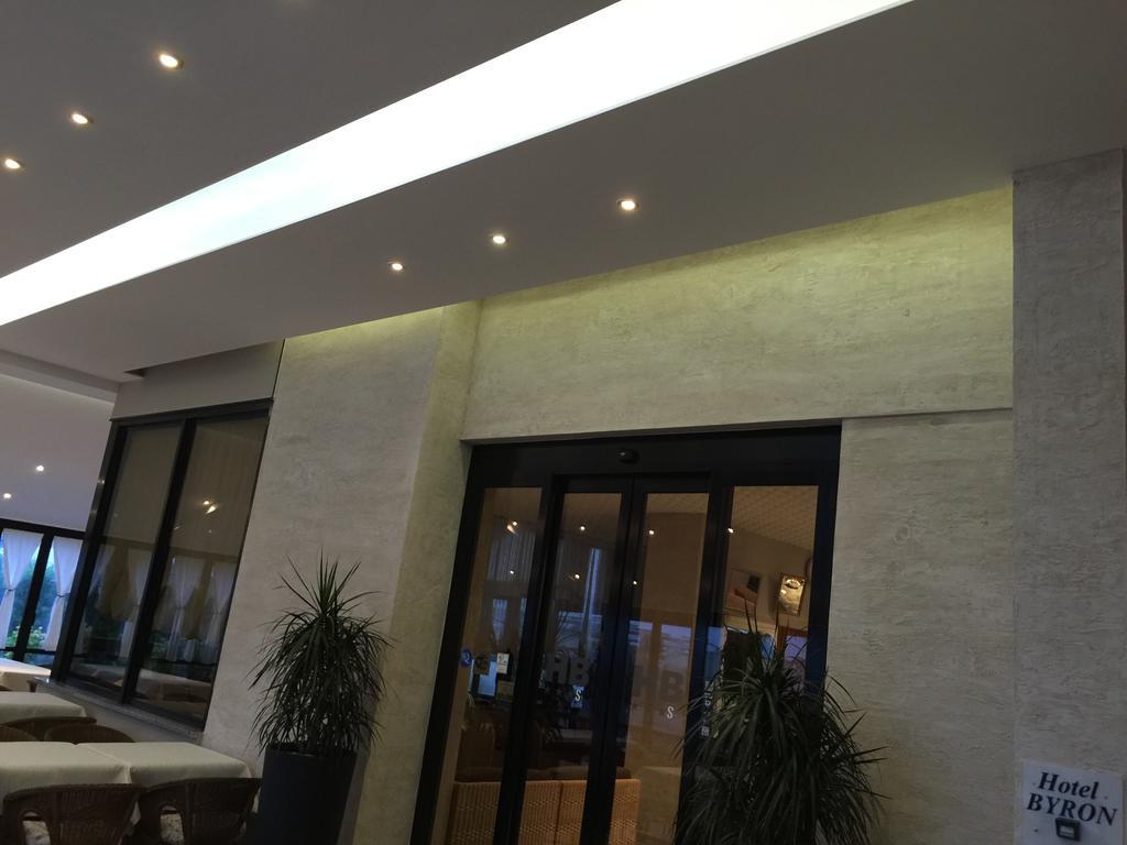 Hotel Byron มิลาโน แมริตทิมา ภายนอก รูปภาพ