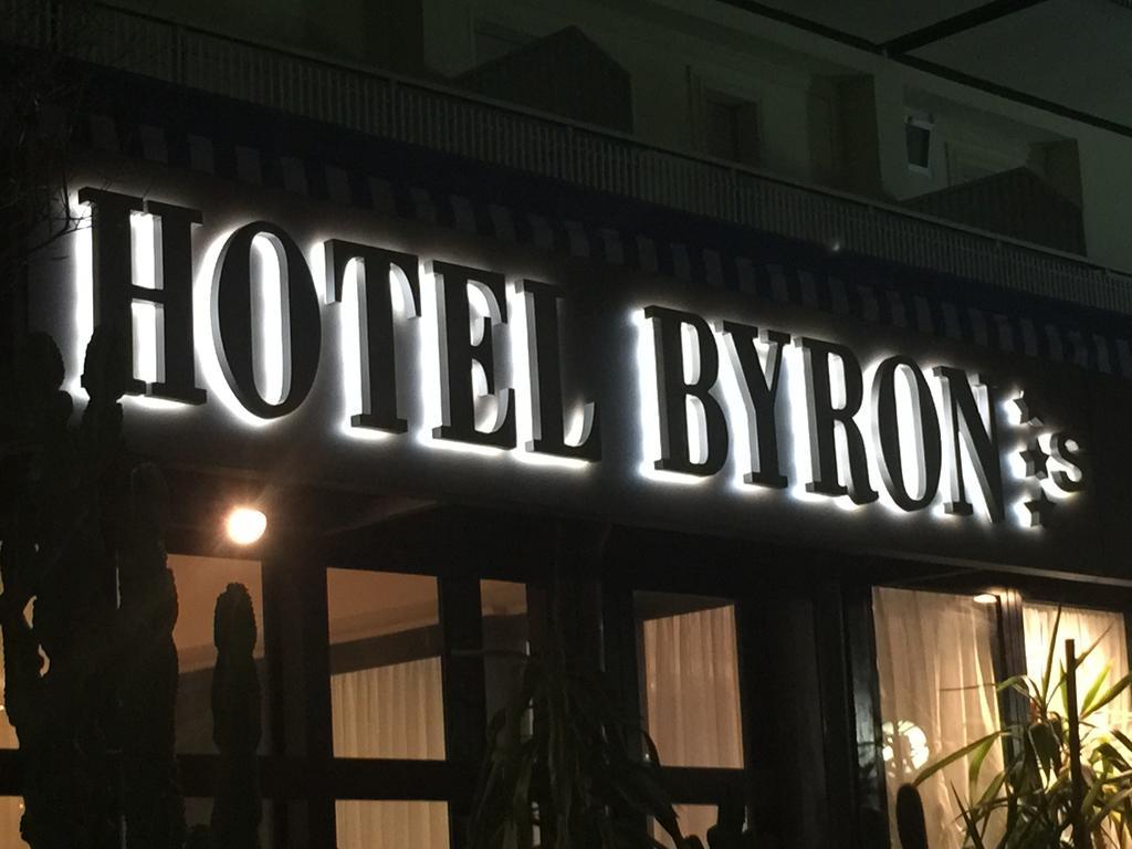 Hotel Byron มิลาโน แมริตทิมา ภายนอก รูปภาพ